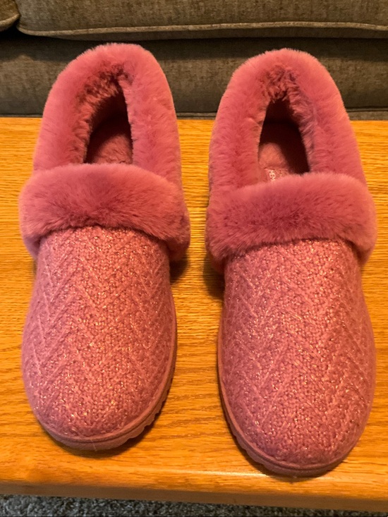 Skechers Shoes - Women’s Size 9 Skechers Memory Foam Slippers with Rubber Soul, Cozy!